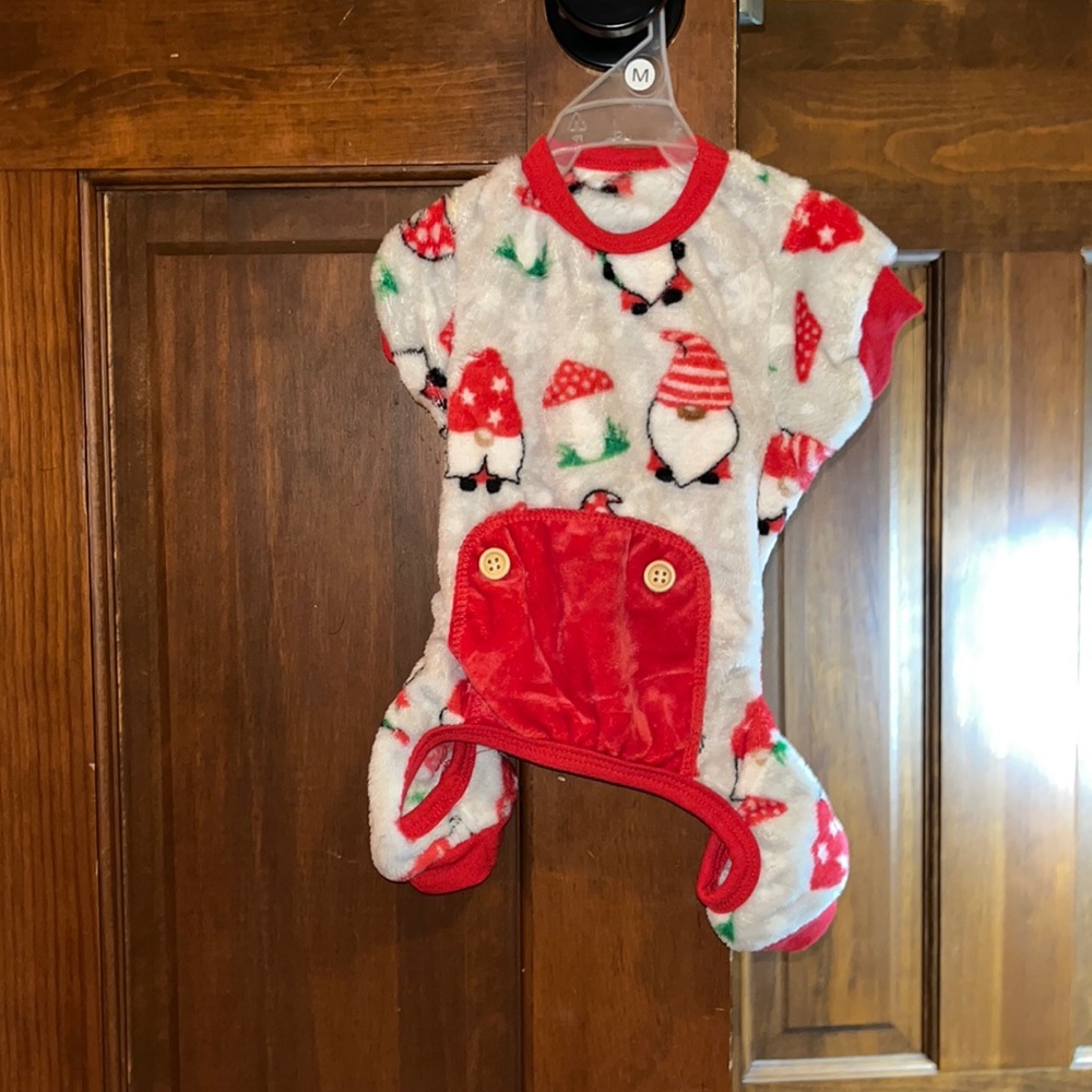 SUPER cute and festive pet costume! Great for cats and dogs! Super fluffy!